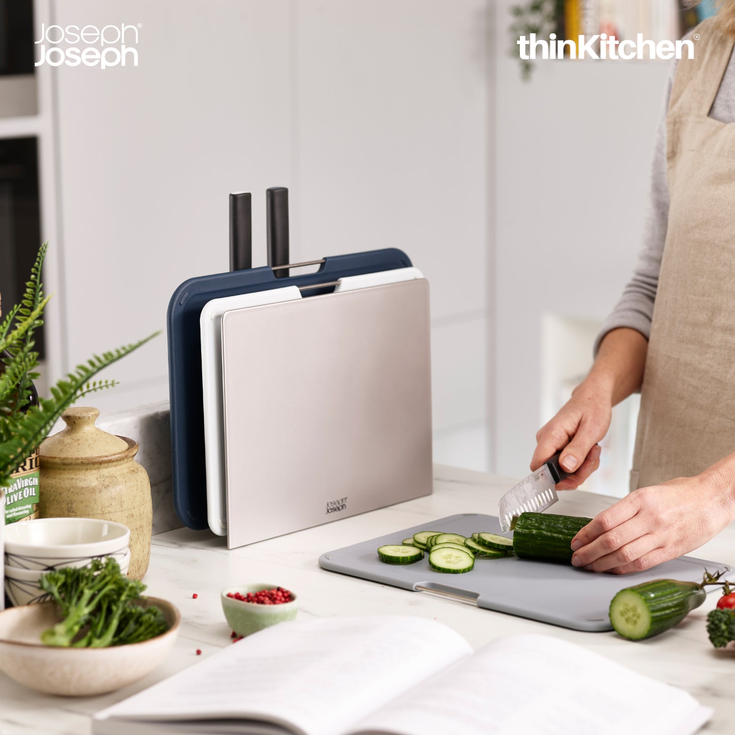 Joseph Joseph Nest Boards Plus 6-Piece Knife & Cutting Board Set – Premium Colour-Coded Chopping Boards & Knives with Storage Stand