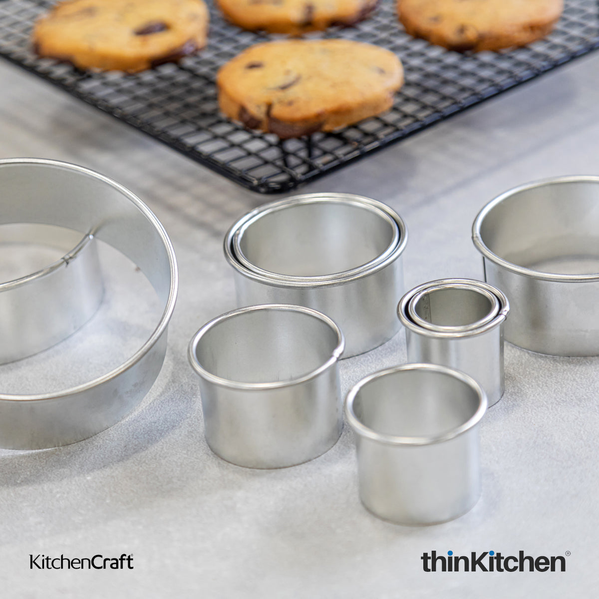 KitchenCraft 11 pc Round Plain Pastry Cutters With Metal Storage Ti...