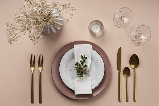 Table Setup: Contrasting Vs Monochromatic?