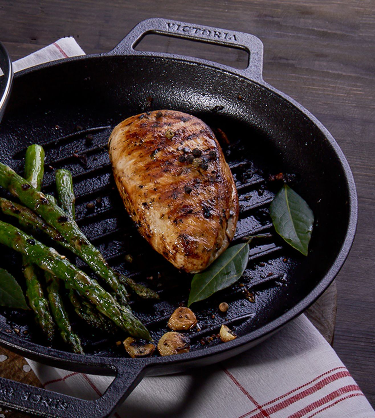Victoria Cast Iron Round Skillet with Double Loop Handles, Made in Col