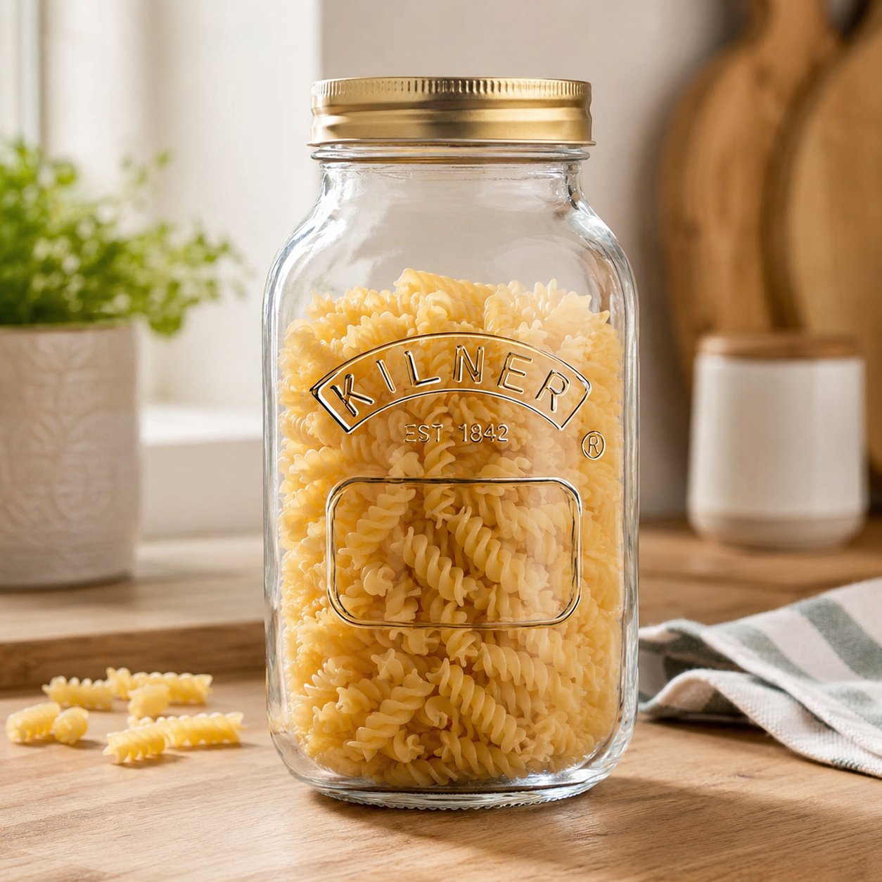 Kilner 1 Litre Leakproof Premium Preserve Glass Jar with Screw Lid, Ideal for Storing and Preserving - 1