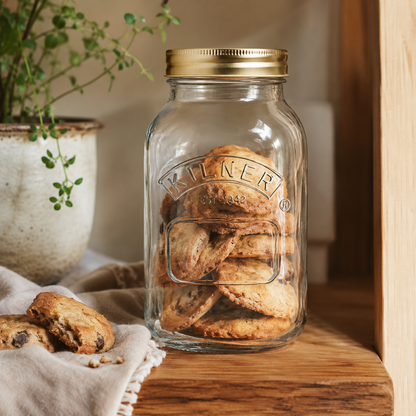 Kilner 1 Litre Leakproof Premium Preserve Glass Jar with Screw Lid, Ideal for Storing and Preserving