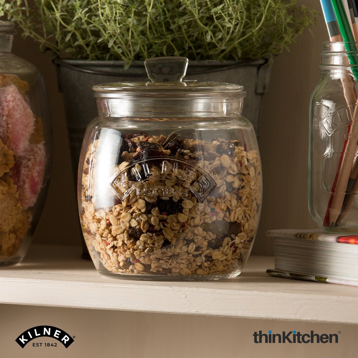 Kilner 2 Litre Universal Clear Glass Storage Jar with Airtight Lid – Stylish Glass Kitchen Storage Jar for Biscuits, Treats & Pantry Essentials – BPA-Free, Reusable & Decorative