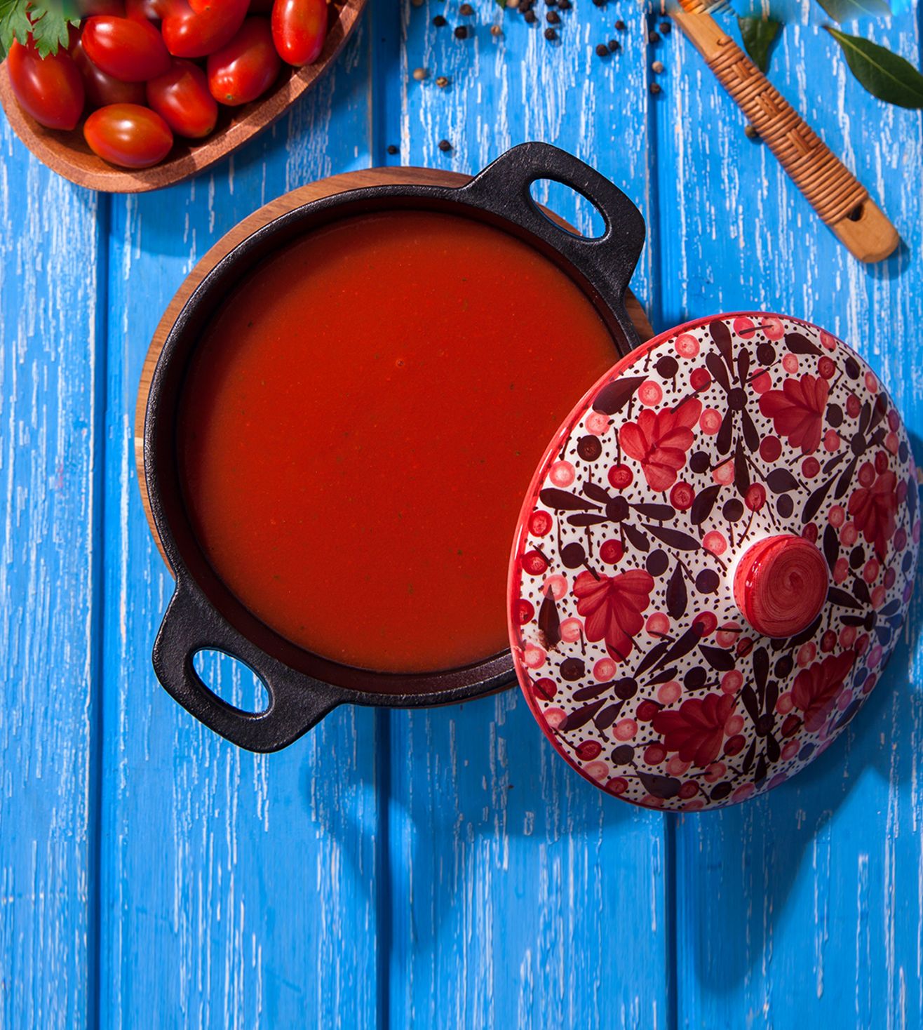 Victoria 5.5 in Mini Round Casserole Dish with Glass Lid PreSeasoned