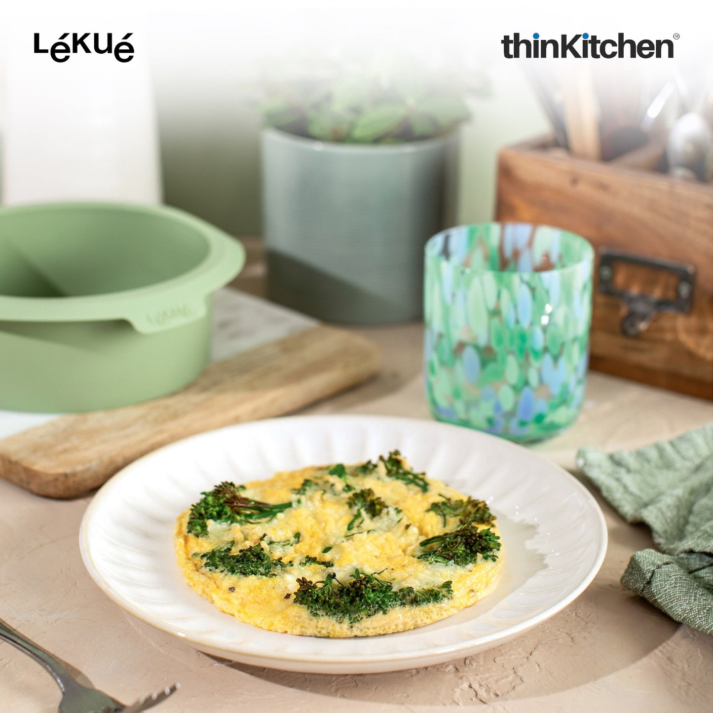 LÉKUÉ Premium Air Fryer Mould 6 Inch, Platinum Silicone Non-Stick Liner, Green Air Fryer Basket Protector