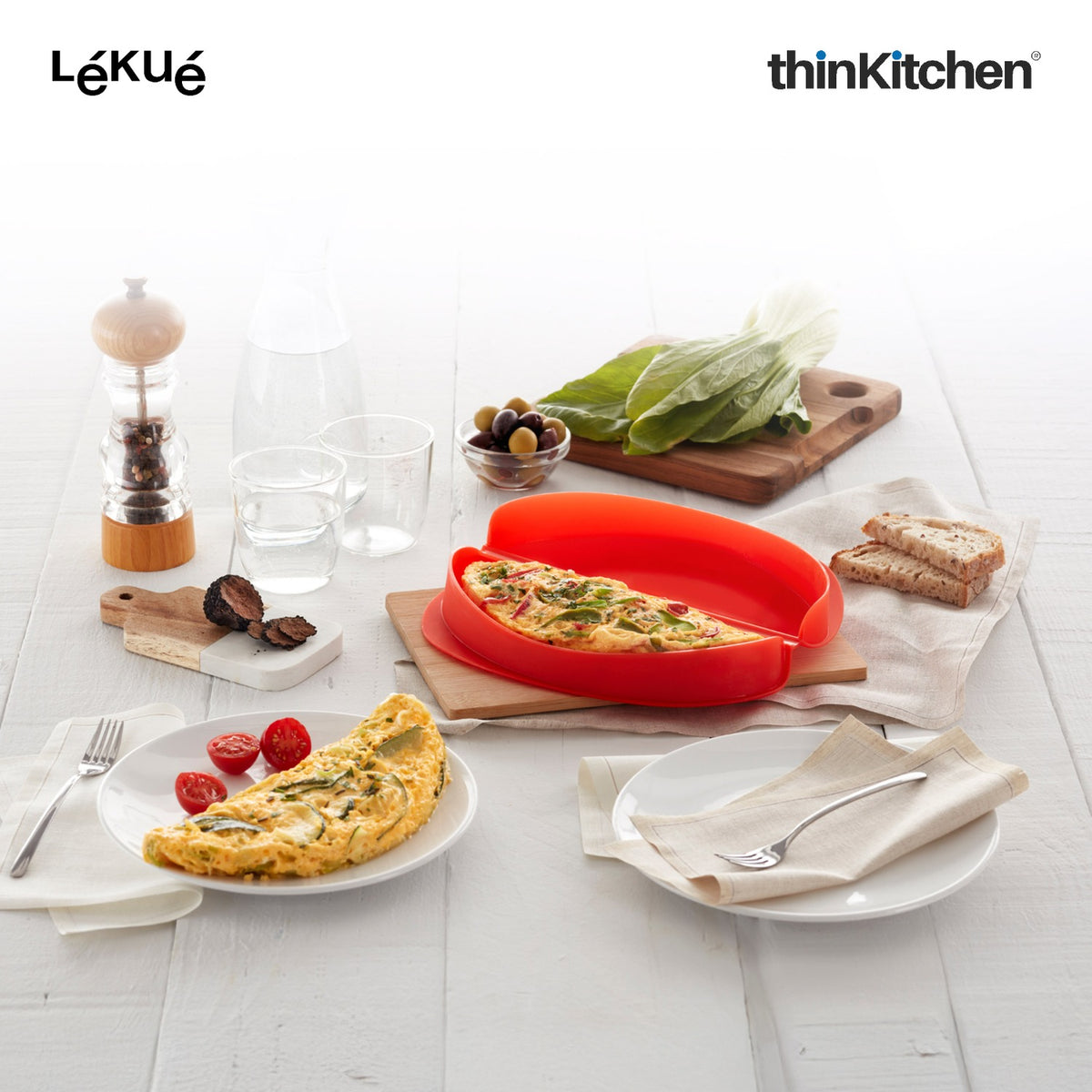 LÉKUÉ Premium Microwave Quick Omelette Maker, Platinum Silicone Reusable Omelette Mould, Non-Stick - Red