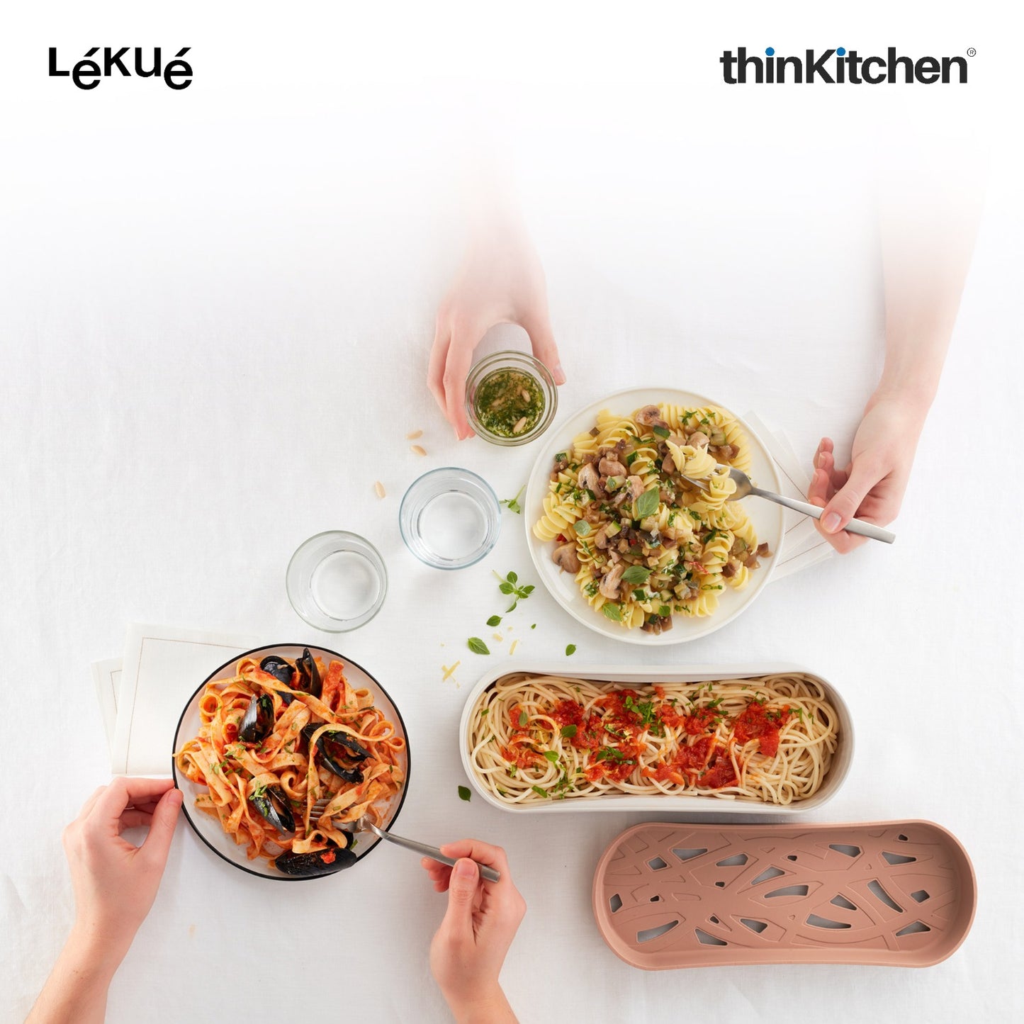 LÉKUÉ Premium Microwave Pasta Cooker - 1.5L, Cooks Up to 4 Servings in 10 Minutes, Drain & Serve