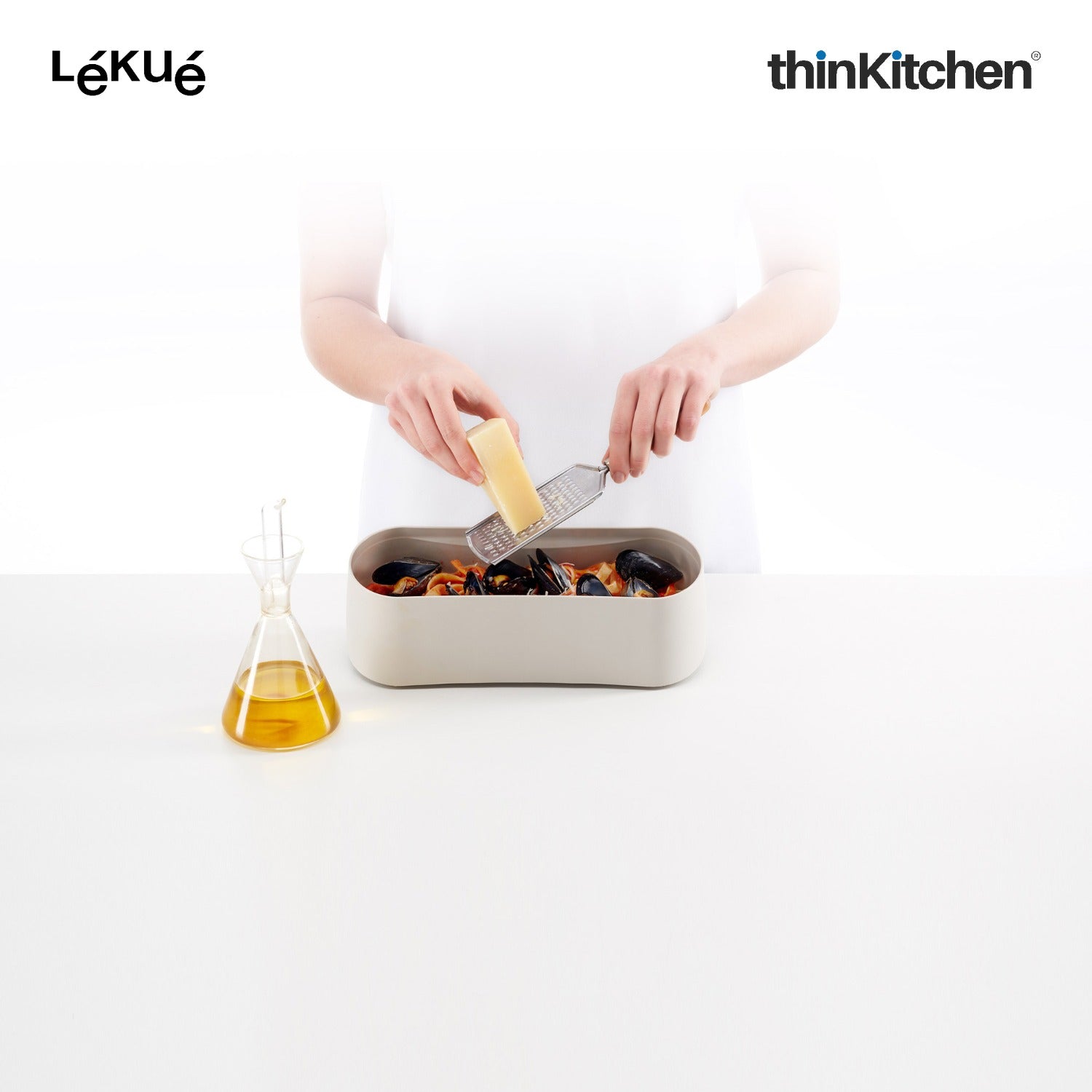 LÉKUÉ Premium Microwave Pasta Cooker - 1.5L, Cooks Up to 4 Servings in 10 Minutes, Drain & Serve - 8