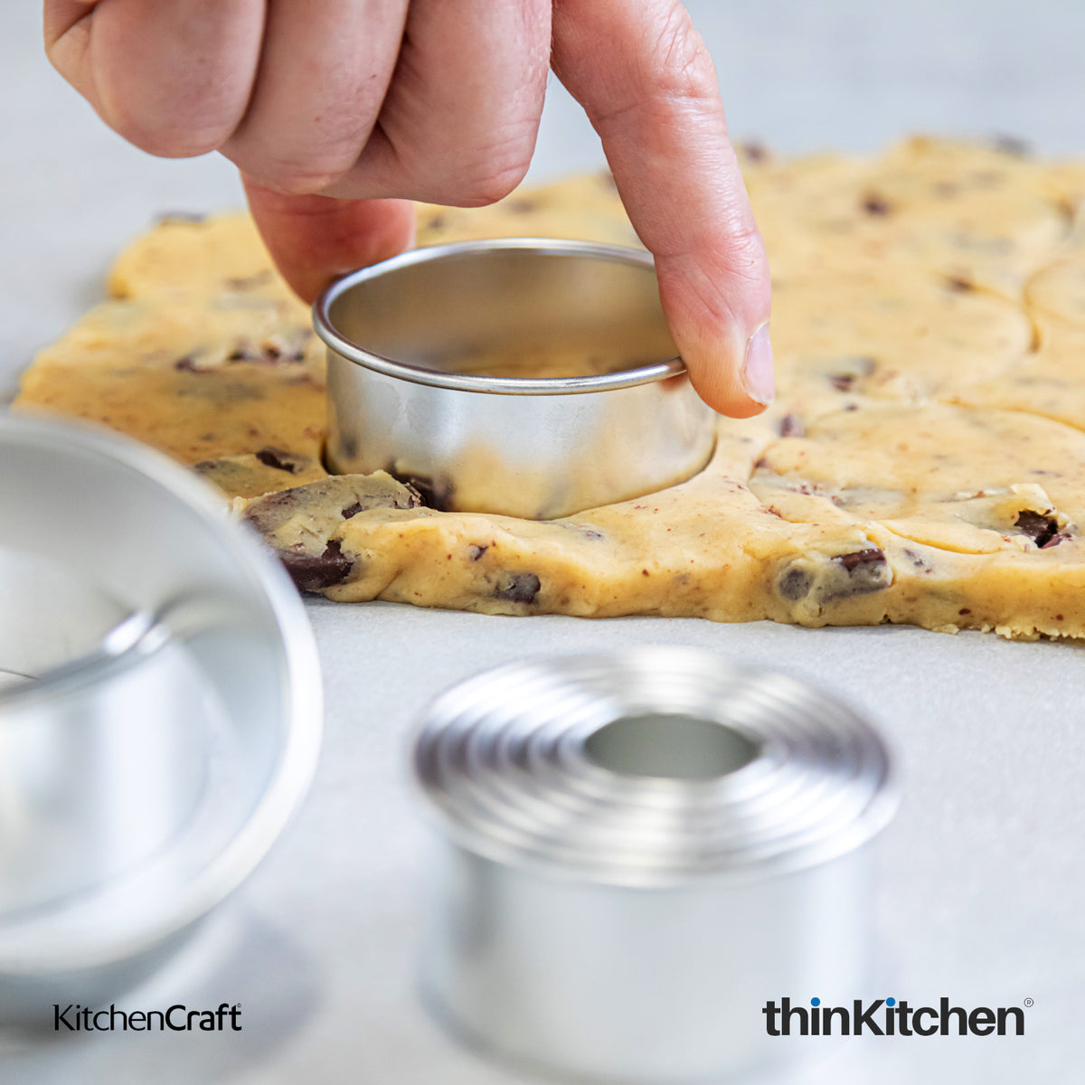 Kitchencraft 11 Pc Round Plain Pastry Cutters With Metal Storage Tin