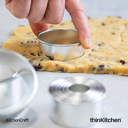 Kitchencraft 11 Pc Round Plain Pastry Cutters With Metal Storage Tin
