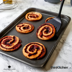 Non-Stick Baking Tray – Heavy Duty Carbon Steel Oven Tray for Baking, Roasting & Grilling | Easy Release Non-Stick Surface | Durable, Versatile & Dishwasher Safe Bakeware