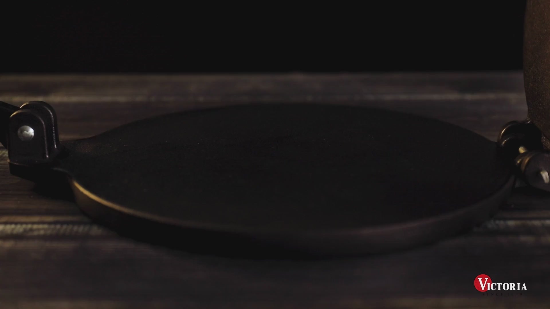 Victoria 8-Inch Cast Iron Tortilla Press | Commercial-Grade Tortilla Maker for Tortillas, Tacos, Roti, Puri & More | Durable HD Iron, Made in Colombia - 4