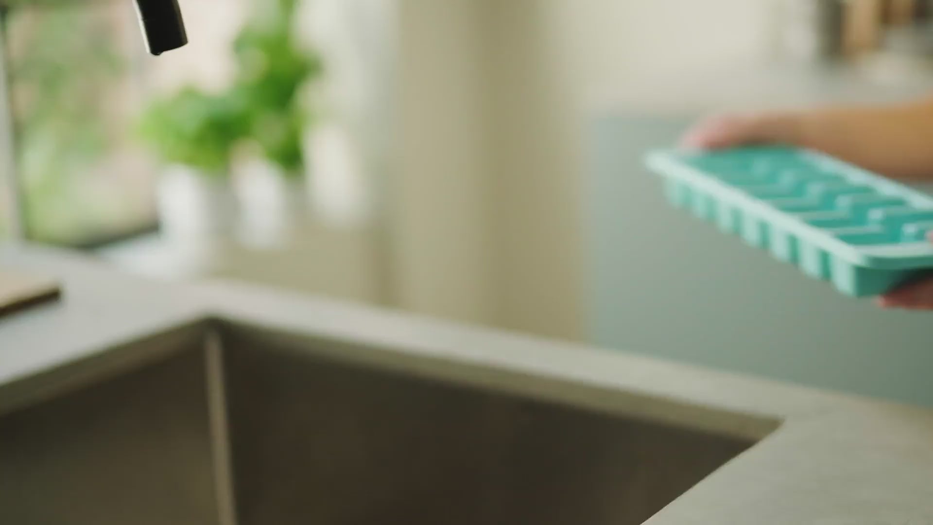 Premium Ice Cube Tray  - Stackable, Covered Design with Linked Cavities -  Flow Easy Fill - 4